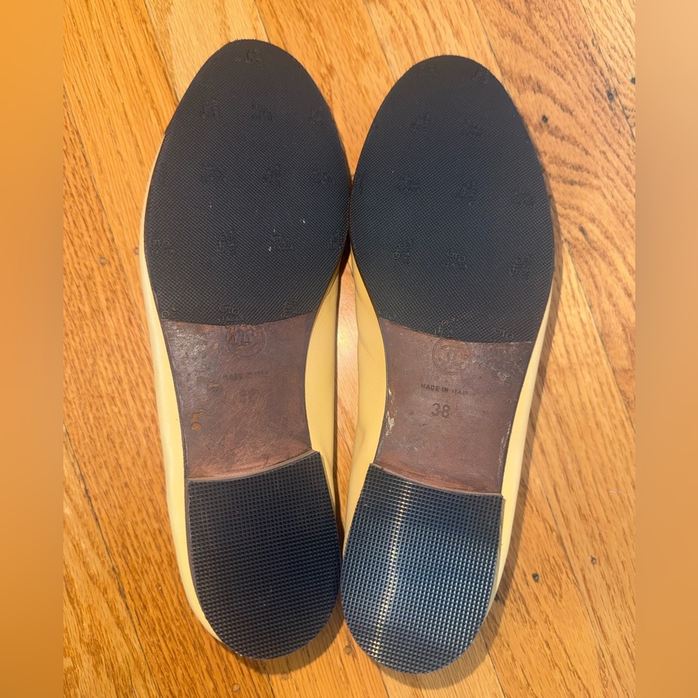 CHANEL Beige and Black Classic Ballerinas Flats with Bow Detail - Picture 3 of 4
